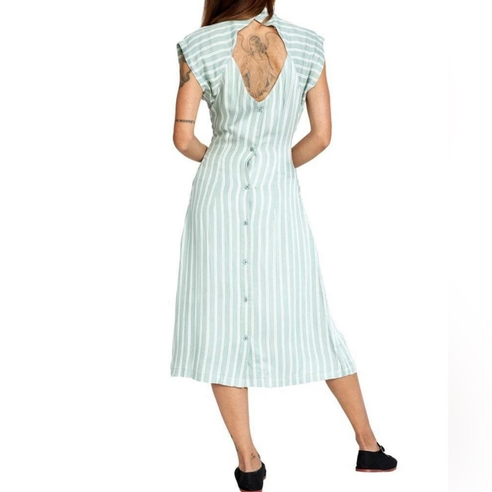 RVCA Nouveau Striped Viscose Midi Dress | Aqua Haze
Womens Small